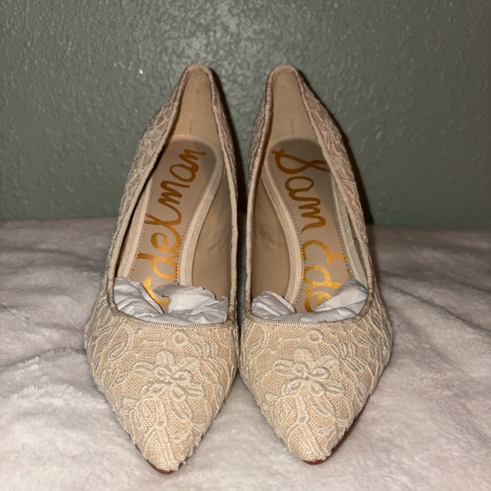 Sam Edelman tan pumps in a natural lace/mace 🤍 - Picture 2 of 5
